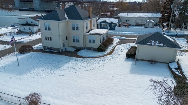 8 Westhill Ave, Somerset, MA 02726