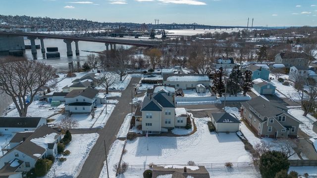 8 Westhill Ave, Somerset, MA 02726