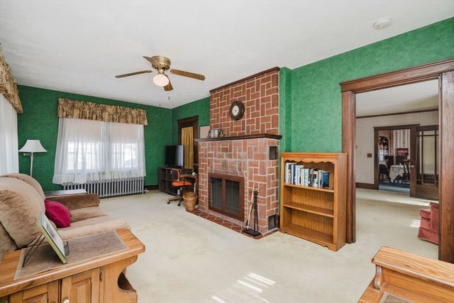 8 Westhill Ave, Somerset, MA 02726