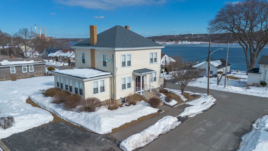 8 Westhill Ave, Somerset, MA 02726