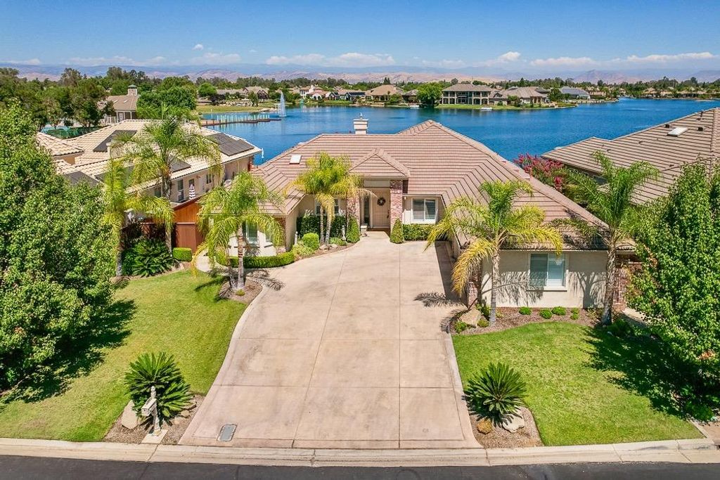 4652 N Quail Lake Drive, Clovis, CA 93619