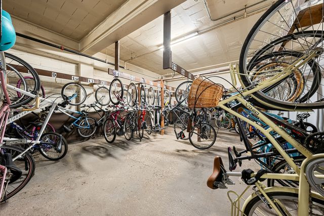 253 E DELAWARE Place 14D, Chicago, IL 60611