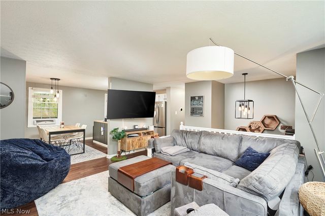 344 Silver Meadows Boulevard, Kent, OH 44240