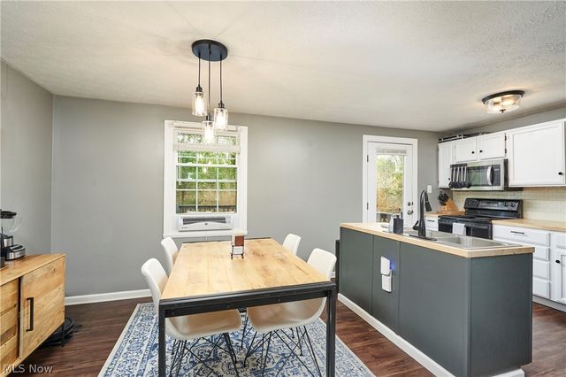 344 Silver Meadows Boulevard, Kent, OH 44240
