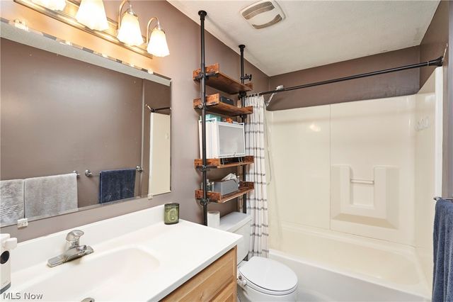 344 Silver Meadows Boulevard, Kent, OH 44240