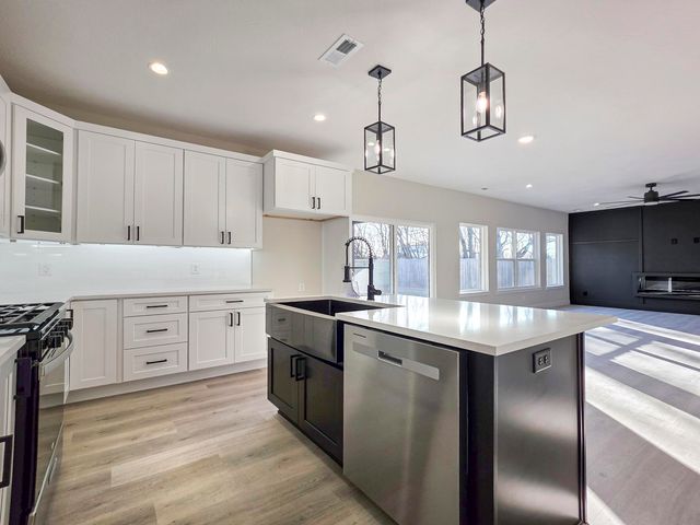 133 E Teakwood Avenue, Clever, MO 65631