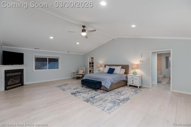 32830 Jefferson Avenue, Saint Clair Shores, MI 48082