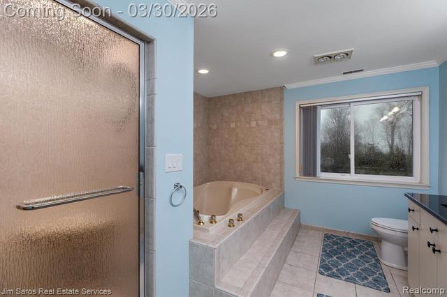 32830 Jefferson Avenue, Saint Clair Shores, MI 48082