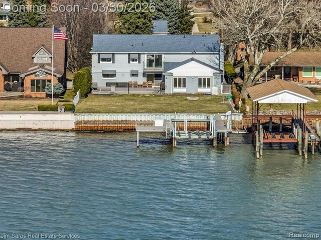 32830 Jefferson Avenue, Saint Clair Shores, MI 48082