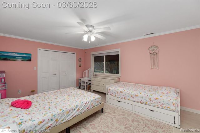 32830 Jefferson Avenue, Saint Clair Shores, MI 48082