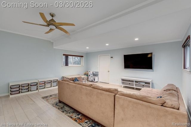 32830 Jefferson Avenue, Saint Clair Shores, MI 48082