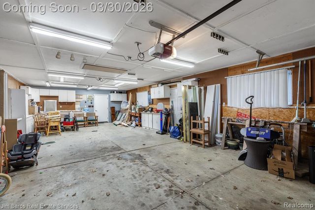 32830 Jefferson Avenue, Saint Clair Shores, MI 48082