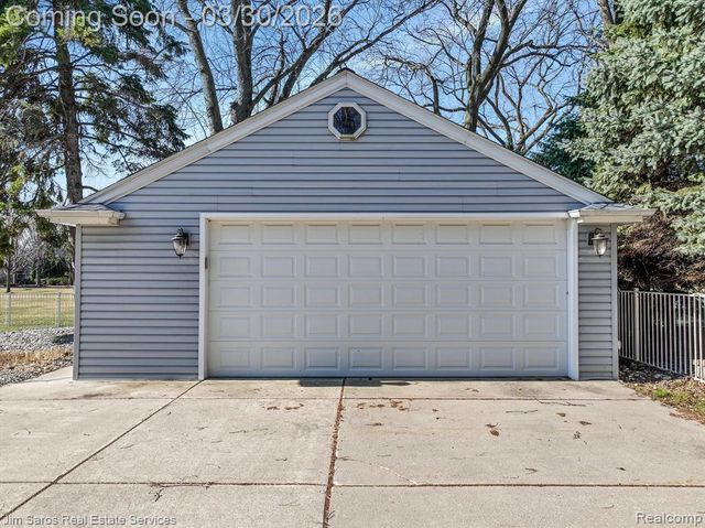 32830 Jefferson Avenue, Saint Clair Shores, MI 48082