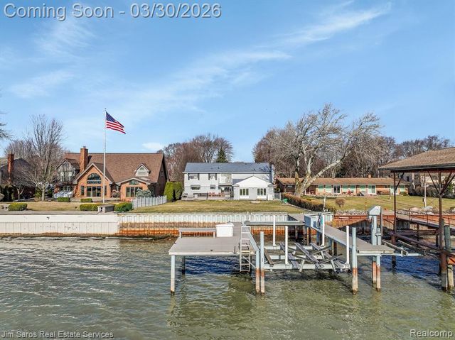 32830 Jefferson Avenue, Saint Clair Shores, MI 48082