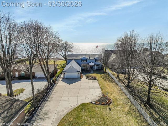 32830 Jefferson Avenue, Saint Clair Shores, MI 48082