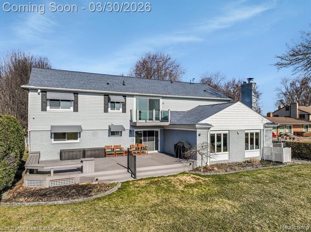 32830 Jefferson Avenue, Saint Clair Shores, MI 48082