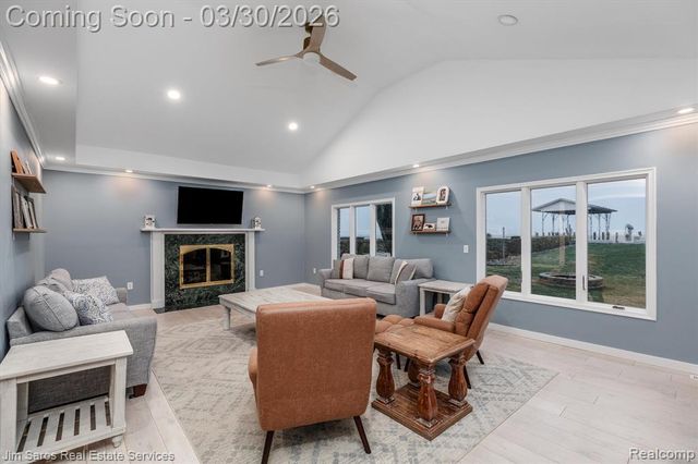 32830 Jefferson Avenue, Saint Clair Shores, MI 48082