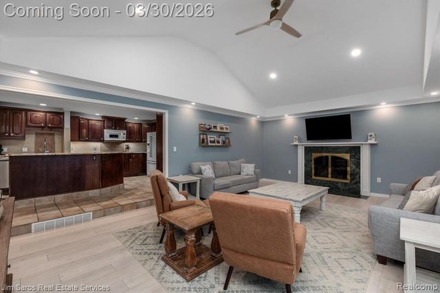 32830 Jefferson Avenue, Saint Clair Shores, MI 48082