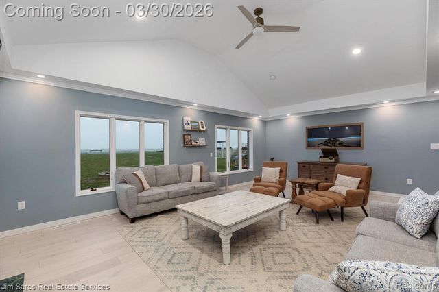 32830 Jefferson Avenue, Saint Clair Shores, MI 48082