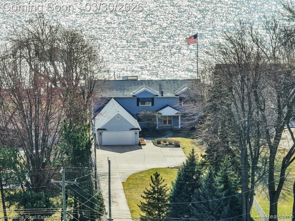 32830 Jefferson Avenue, Saint Clair Shores, MI 48082