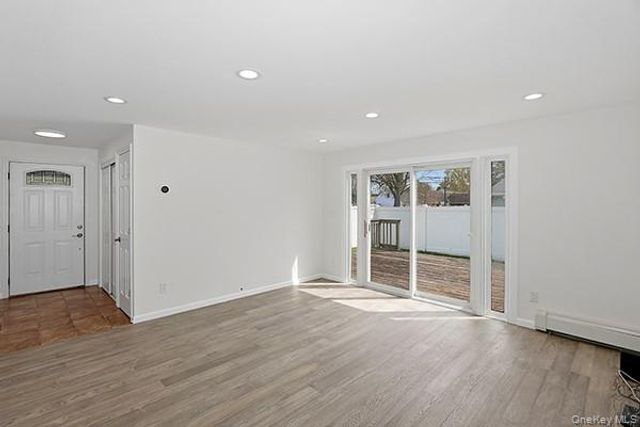 48 Link Lane, Hicksville, NY 11801