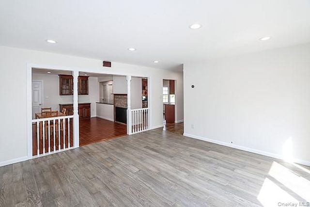 48 Link Lane, Hicksville, NY 11801