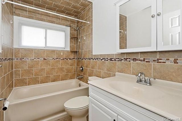 48 Link Lane, Hicksville, NY 11801