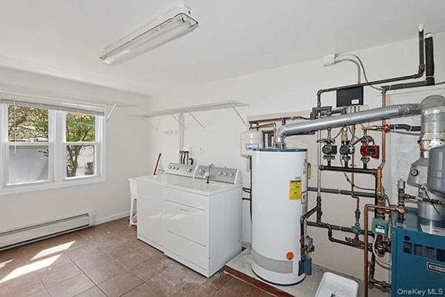 48 Link Lane, Hicksville, NY 11801