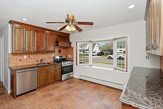 48 Link Lane, Hicksville, NY 11801