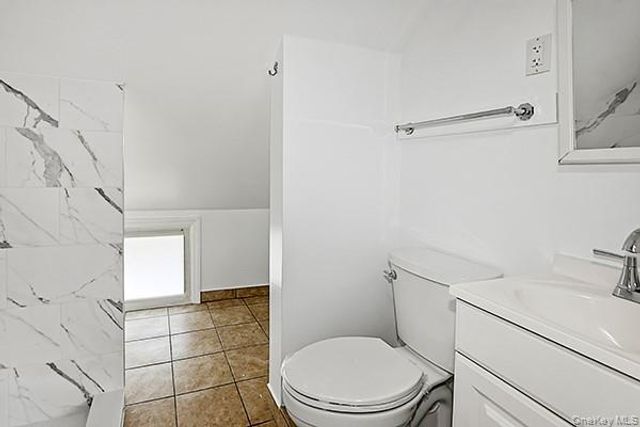 48 Link Lane, Hicksville, NY 11801