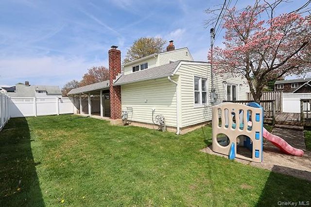 48 Link Lane, Hicksville, NY 11801