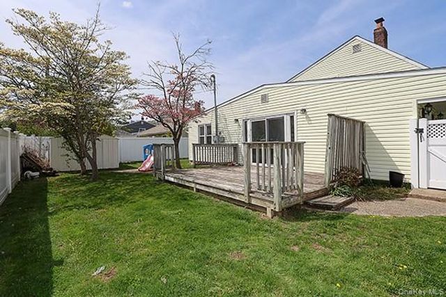 48 Link Lane, Hicksville, NY 11801