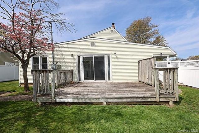 48 Link Lane, Hicksville, NY 11801