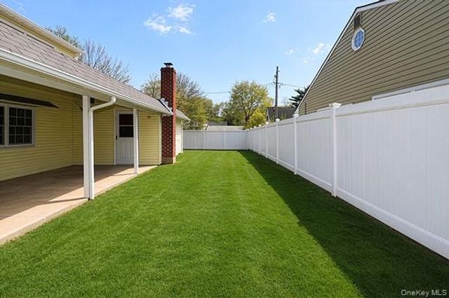 48 Link Lane, Hicksville, NY 11801