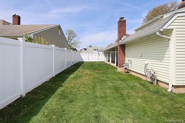 48 Link Lane, Hicksville, NY 11801