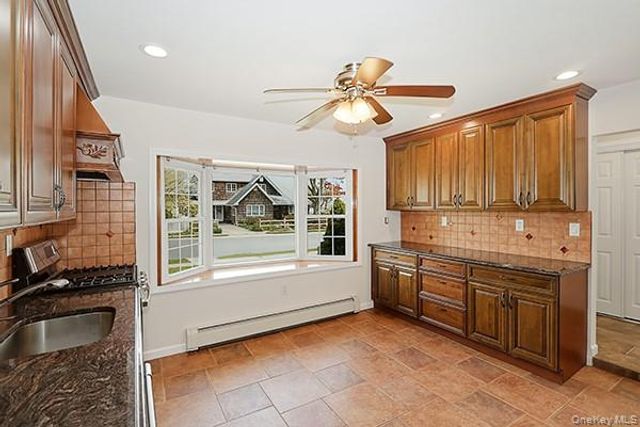 48 Link Lane, Hicksville, NY 11801