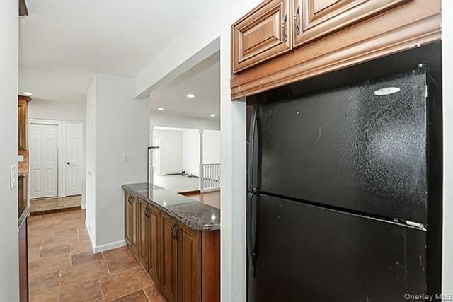 48 Link Lane, Hicksville, NY 11801