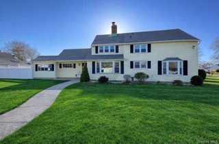 48 Link Lane, Hicksville, NY 11801
