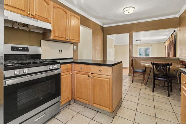 9005 Deering Street, Livonia, MI 48150