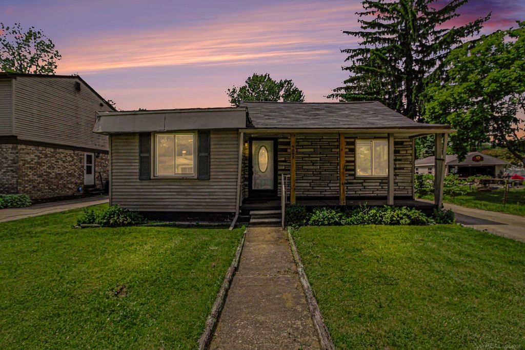 9005 Deering Street, Livonia, MI 48150