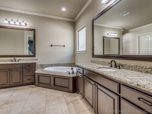 5902 E 110th Place, Tulsa, OK 74137