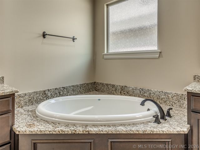 5902 E 110th Place, Tulsa, OK 74137
