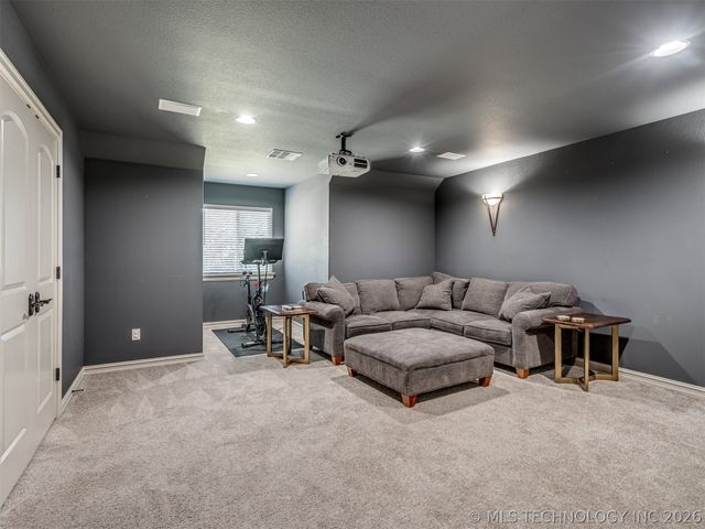 5902 E 110th Place, Tulsa, OK 74137