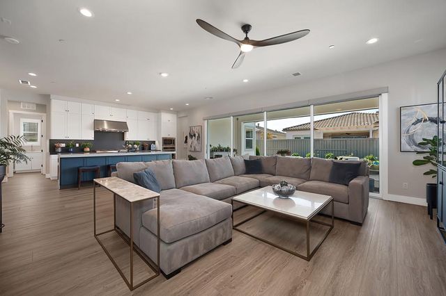 3585 Clubhouse Pkwy, Folsom, CA 95630