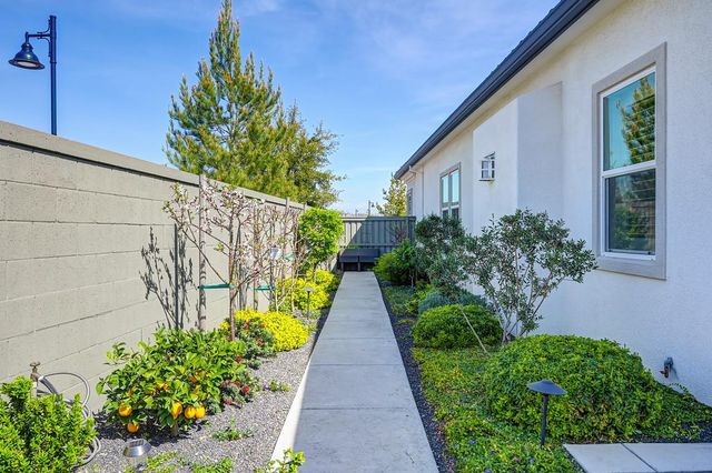 3585 Clubhouse Pkwy, Folsom, CA 95630