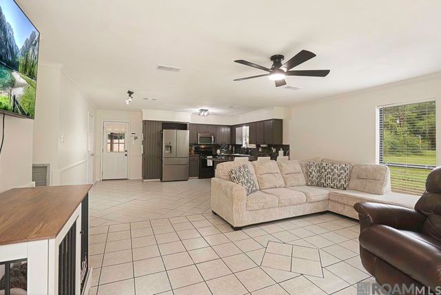 29901 Magnolia Dr, Walker, LA 70785