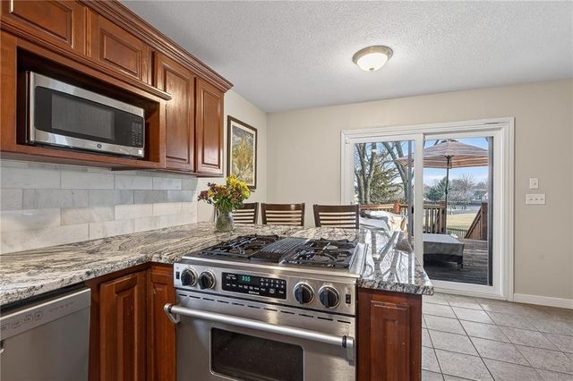 9111 W 116 Terrace, Overland Park, KS 66210