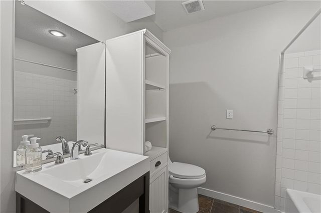 9111 W 116 Terrace, Overland Park, KS 66210