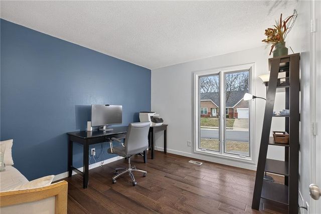 9111 W 116 Terrace, Overland Park, KS 66210