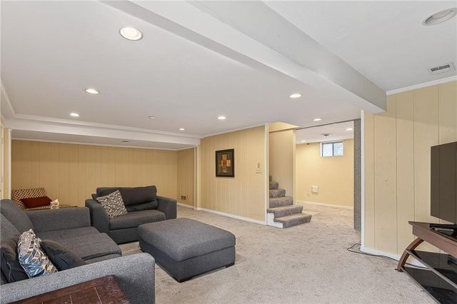 9111 W 116 Terrace, Overland Park, KS 66210